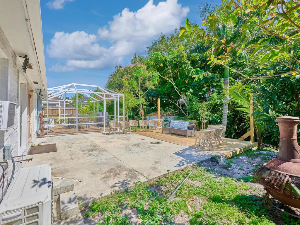 9020 SW 8th Street Boca Raton FL 33433