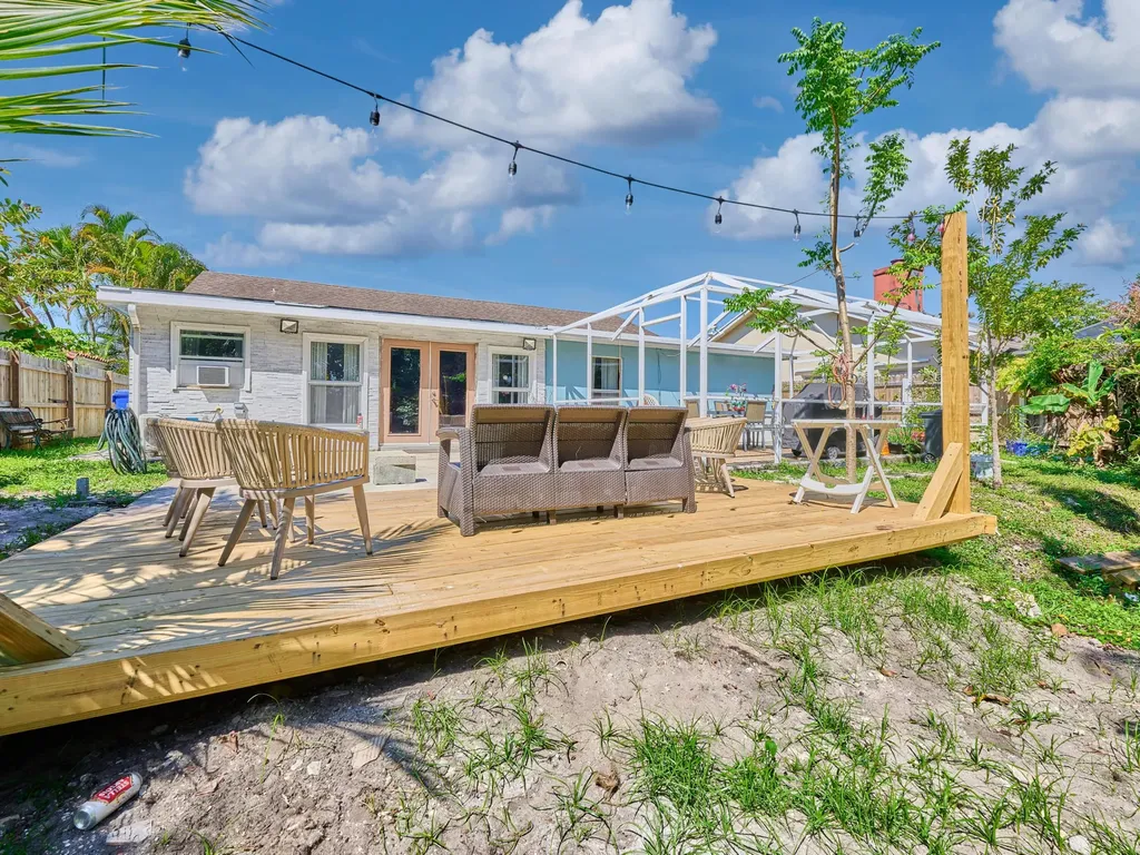 9020 SW 8th Street Boca Raton FL 33433