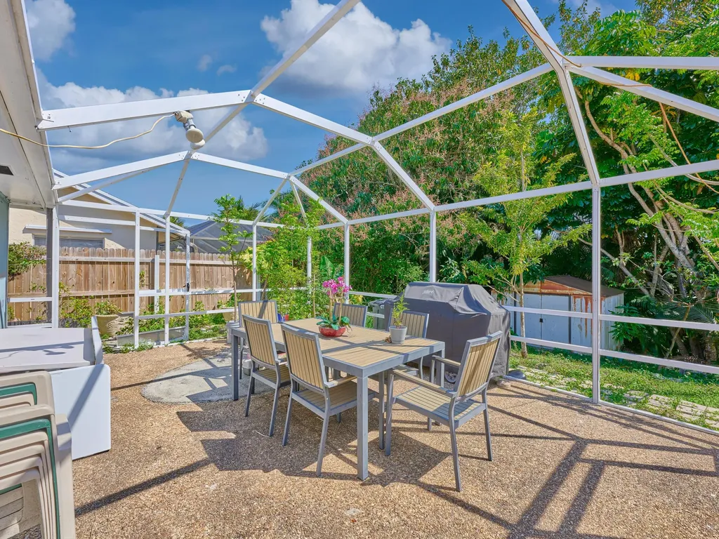 9020 SW 8th Street Boca Raton FL 33433