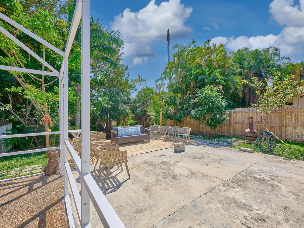 9020 SW 8th Street Boca Raton FL 33433