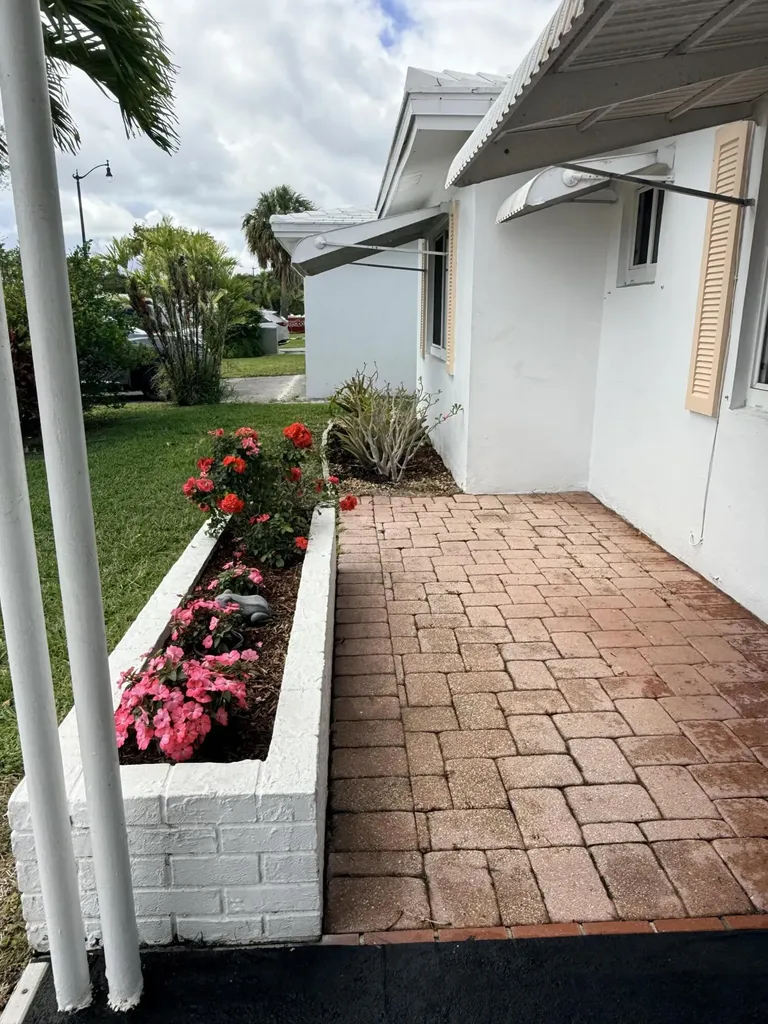 2751 NW 4th Avenue Pompano Beach FL 33064