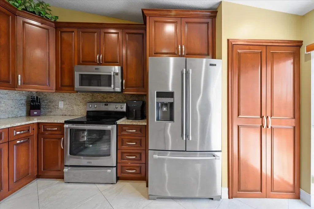 630 Sea Pine Way I Greenacres FL 33415