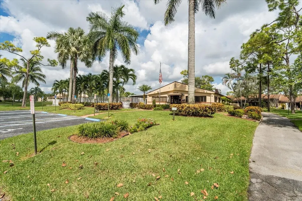 630 Sea Pine Way I Greenacres FL 33415