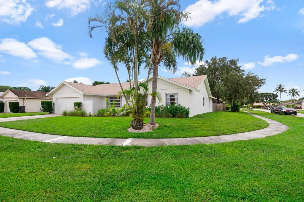 1019 Larch Way Wellington FL 33414
