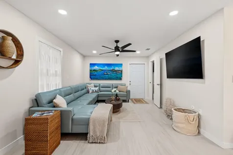 9165 SE Yacht Club Circle Hobe Sound FL 33455