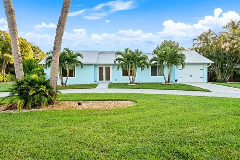 9165 SE Yacht Club Circle Hobe Sound FL 33455