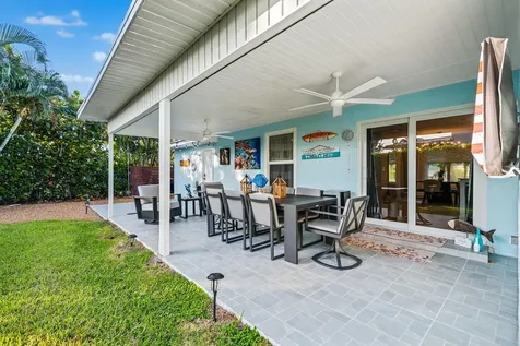 9165 SE Yacht Club Circle Hobe Sound FL 33455