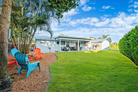 9165 SE Yacht Club Circle Hobe Sound FL 33455