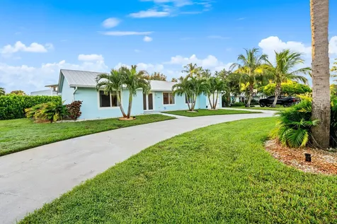 9165 SE Yacht Club Circle Hobe Sound FL 33455