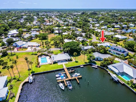 9165 SE Yacht Club Circle Hobe Sound FL 33455