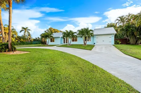 9165 SE Yacht Club Circle Hobe Sound FL 33455