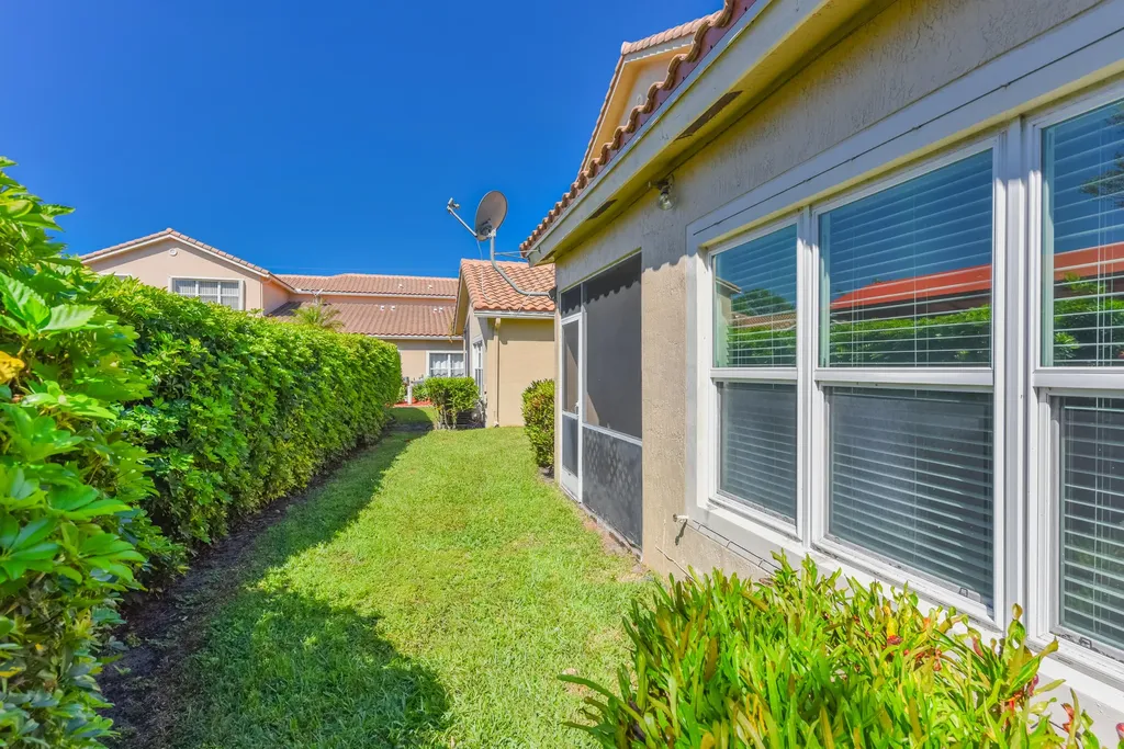 6437 Park Lake Circle Boynton Beach FL 33437