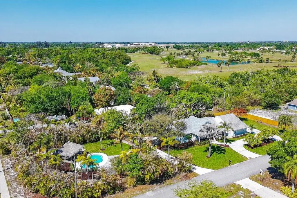 2366 SE Country Club Lane Stuart FL 34996