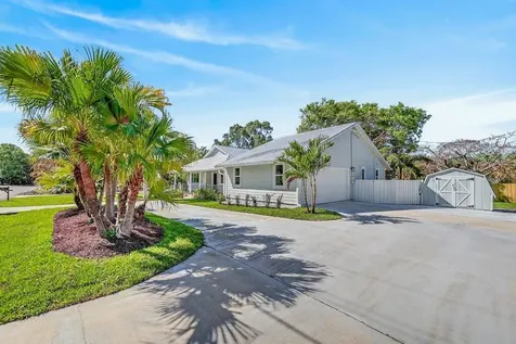 2366 SE Country Club Lane Stuart FL 34996