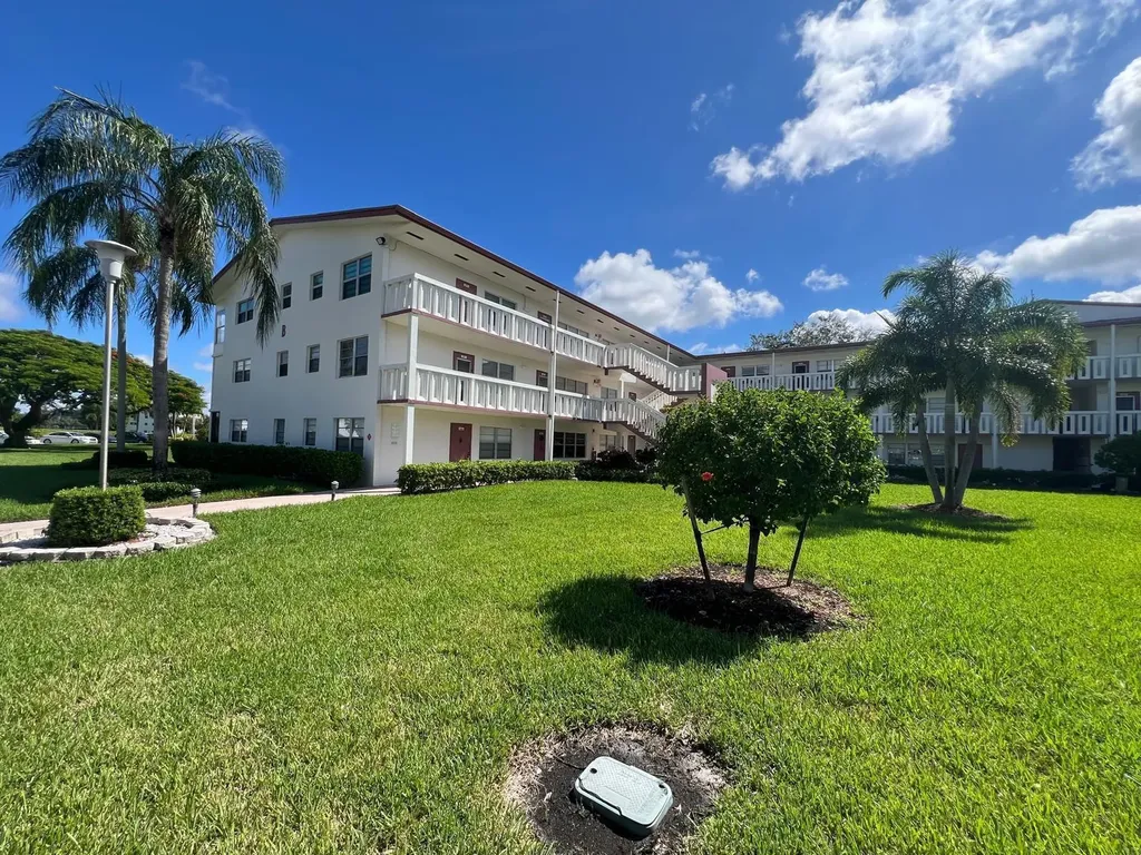 43 Fanshaw B Boca Raton FL 33434