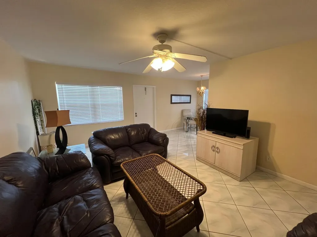 43 Fanshaw B Boca Raton FL 33434