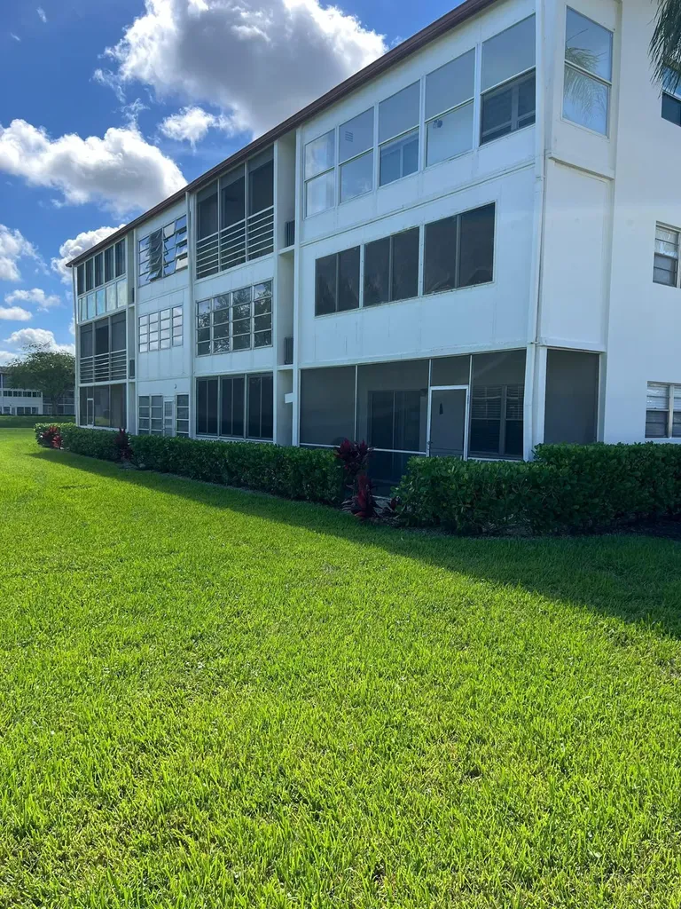 43 Fanshaw B Boca Raton FL 33434