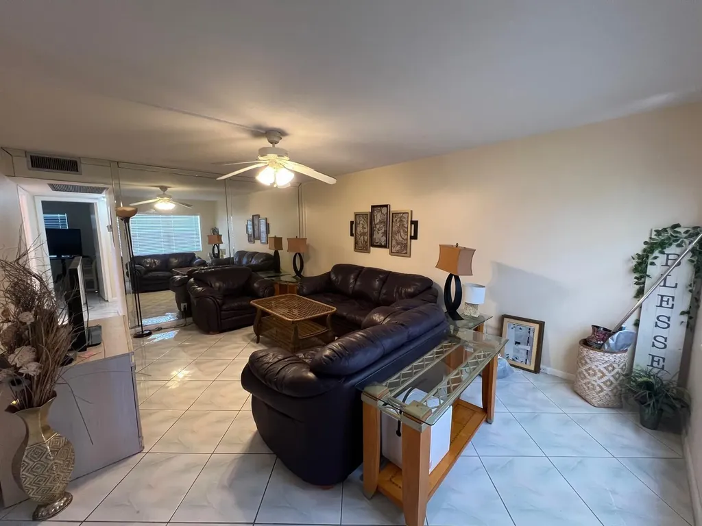 43 Fanshaw B Boca Raton FL 33434