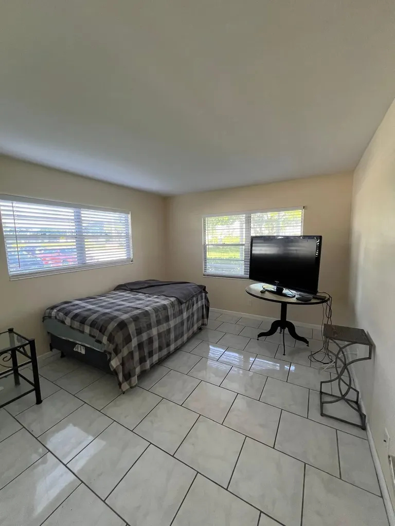43 Fanshaw B Boca Raton FL 33434