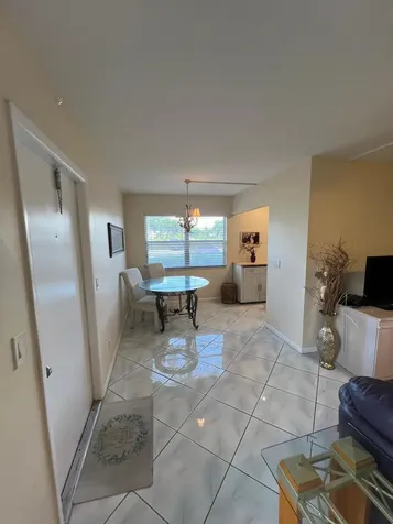 43 Fanshaw B Boca Raton FL 33434