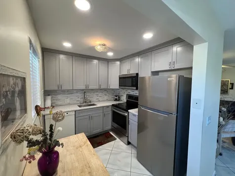 43 Fanshaw B Boca Raton FL 33434