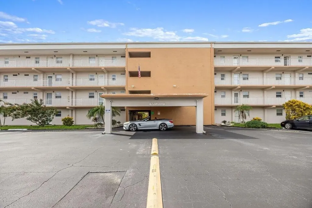 2515 NE 1st Court Boynton Beach FL 33435