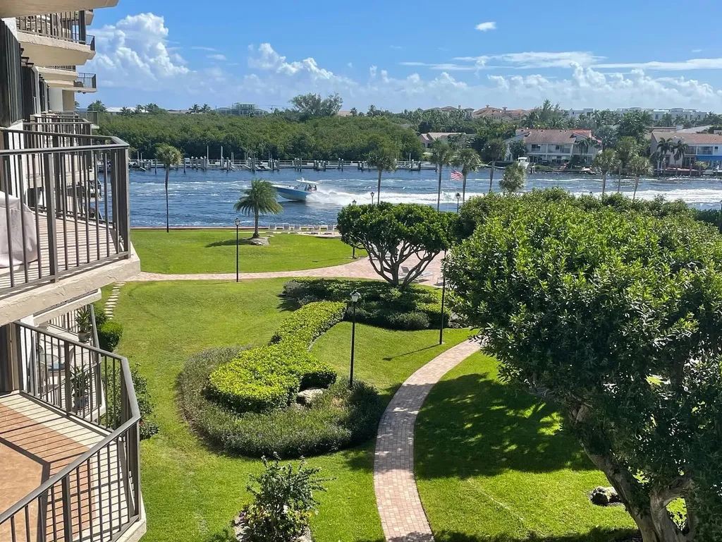 899 Jeffery Street Boca Raton FL 33487