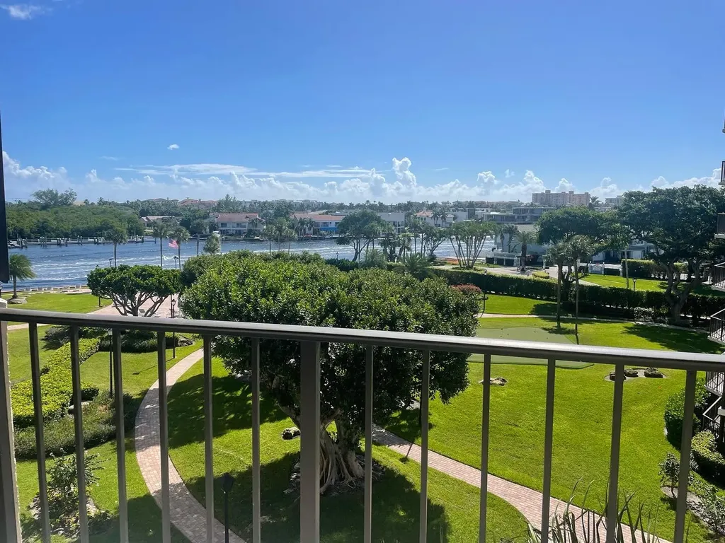 899 Jeffery Street Boca Raton FL 33487