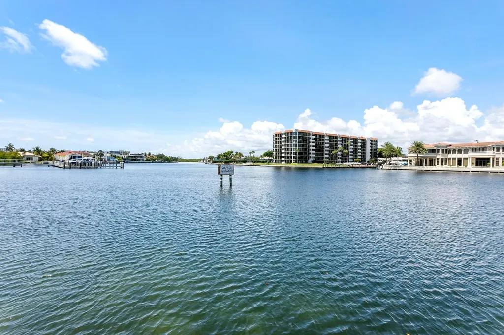 899 Jeffery Street Boca Raton FL 33487