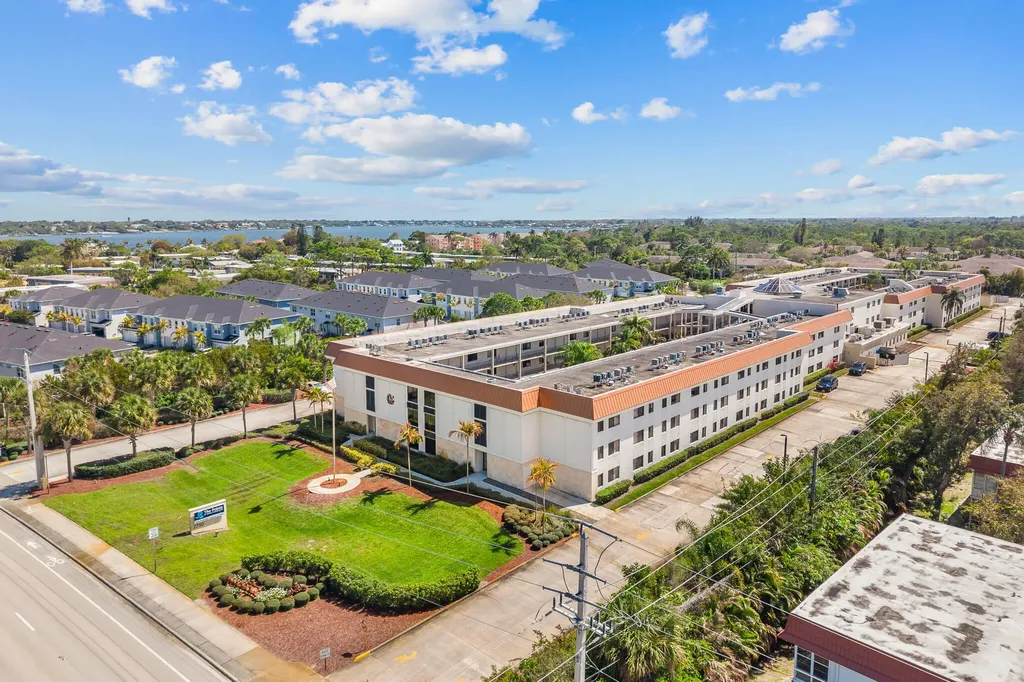 2750 SE Ocean Boulevard Stuart FL 34996
