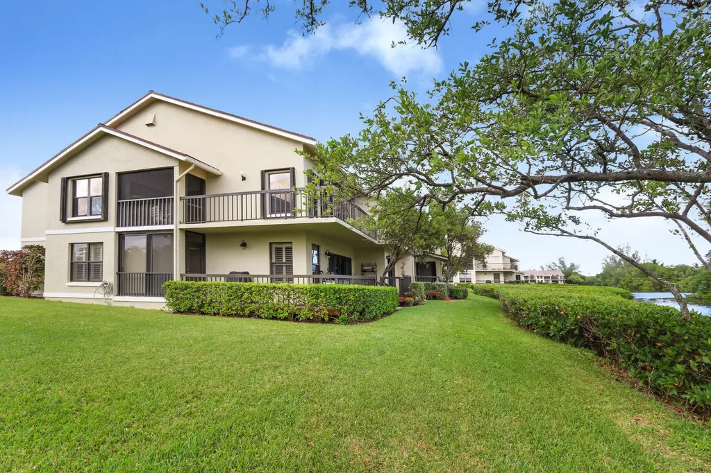 2206 S Fairway Drive S Jupiter FL 33477