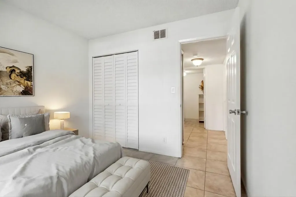 2729 S Oakland Forest Drive Oakland Park FL 33309