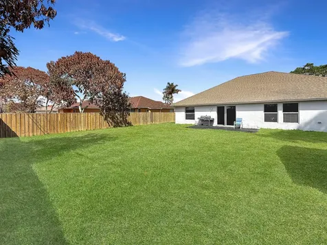 1526 SW Dycus Avenue Port St Lucie FL 34953