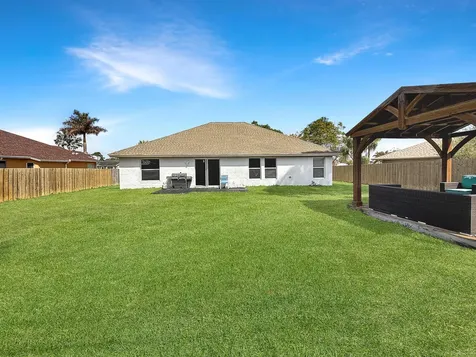 1526 SW Dycus Avenue Port St Lucie FL 34953