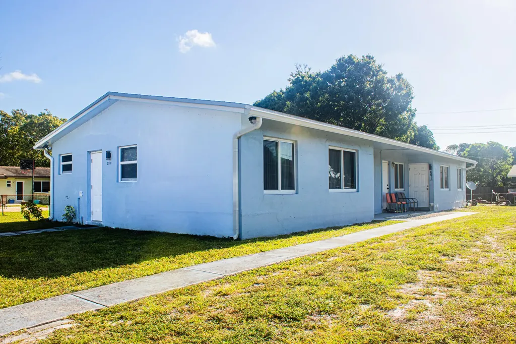 2710 NW 24th Avenue Oakland Park FL 33311