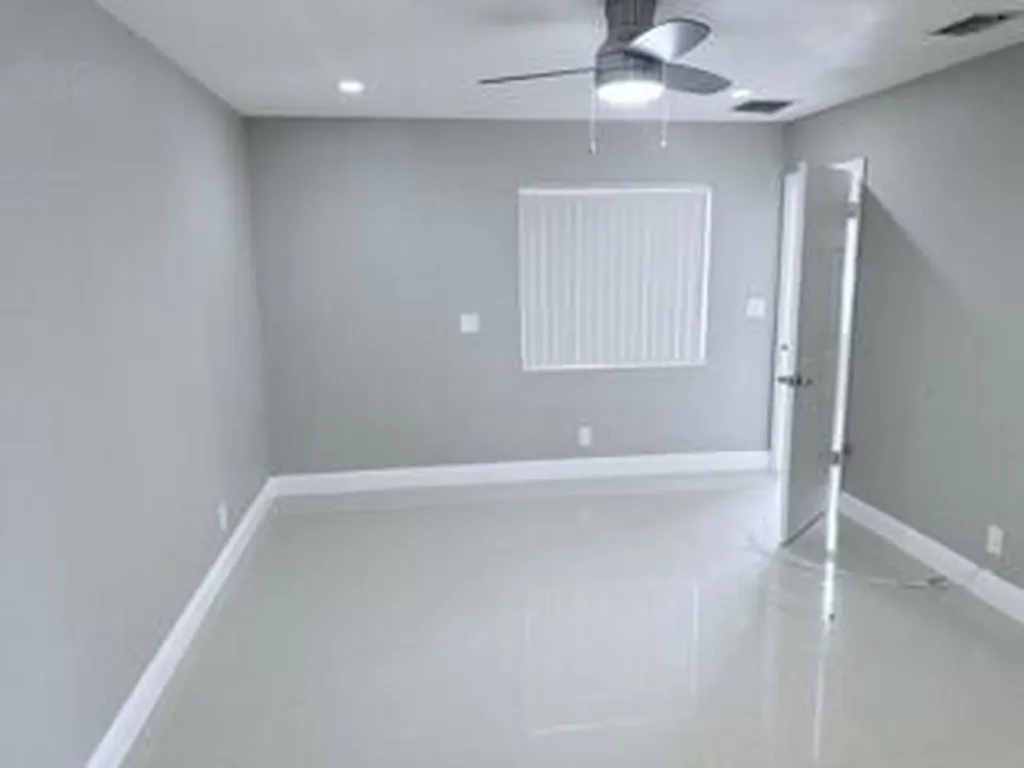 2710 NW 24th Avenue Oakland Park FL 33311