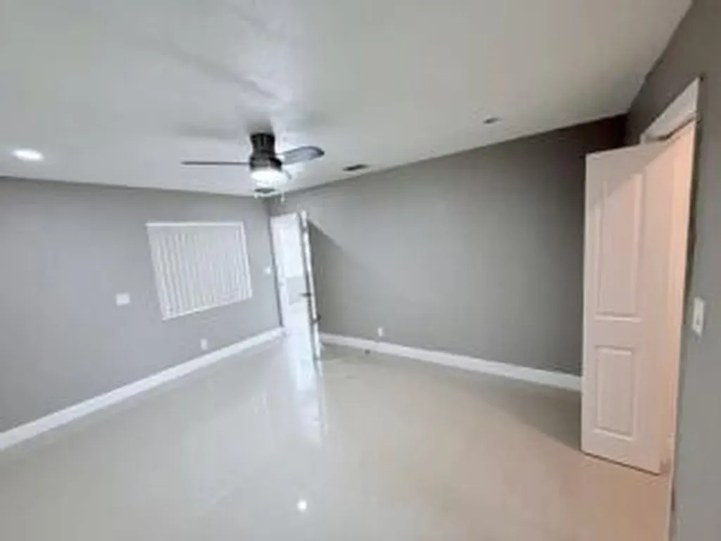 2710 NW 24th Avenue Oakland Park FL 33311
