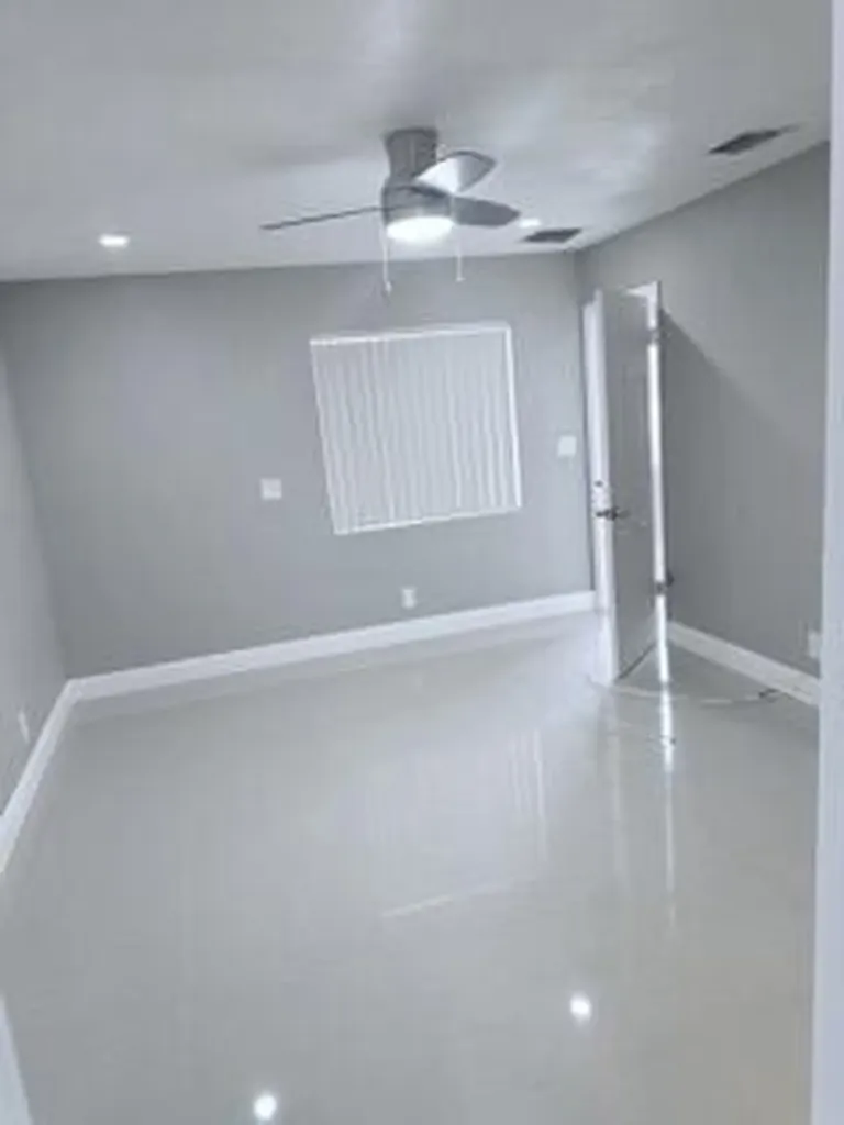 2710 NW 24th Avenue Oakland Park FL 33311