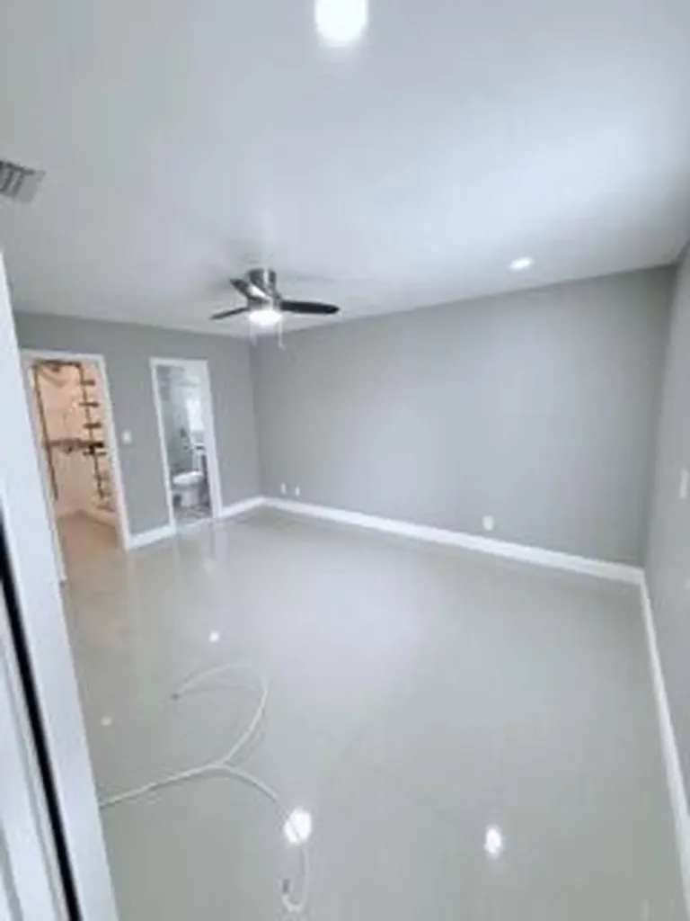 2710 NW 24th Avenue Oakland Park FL 33311