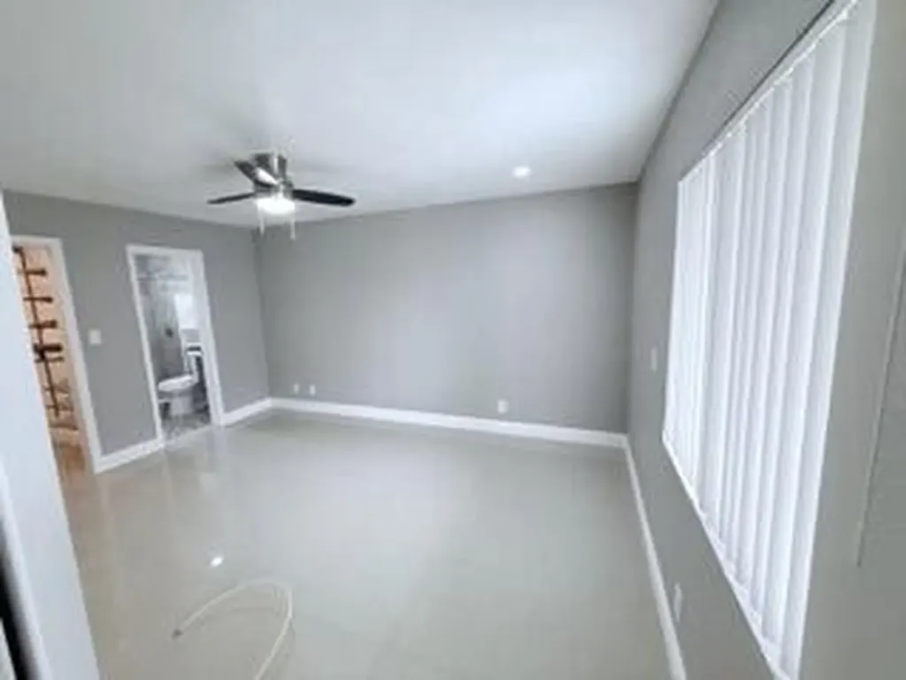 2710 NW 24th Avenue Oakland Park FL 33311