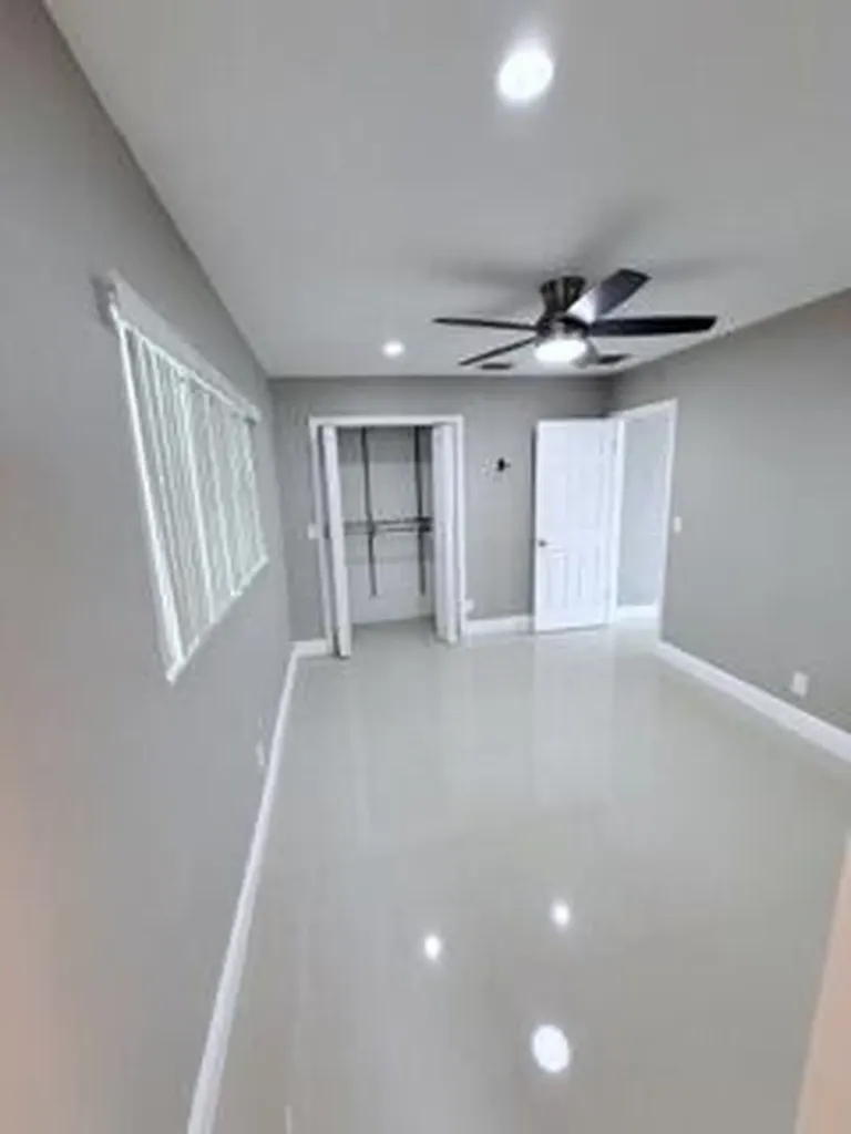 2710 NW 24th Avenue Oakland Park FL 33311