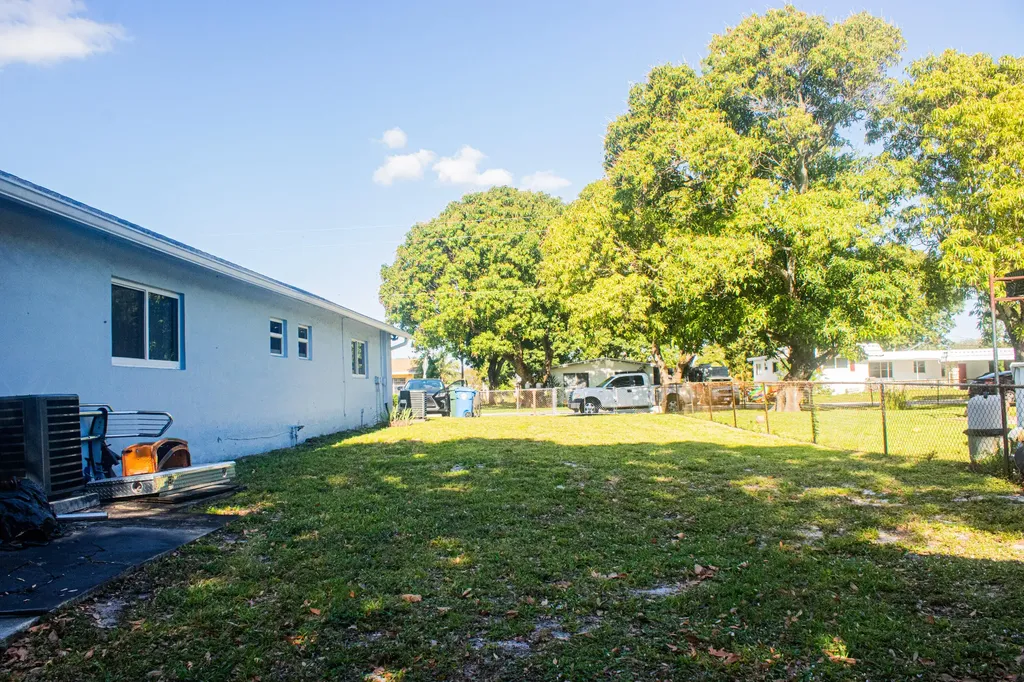 2710 NW 24th Avenue Oakland Park FL 33311