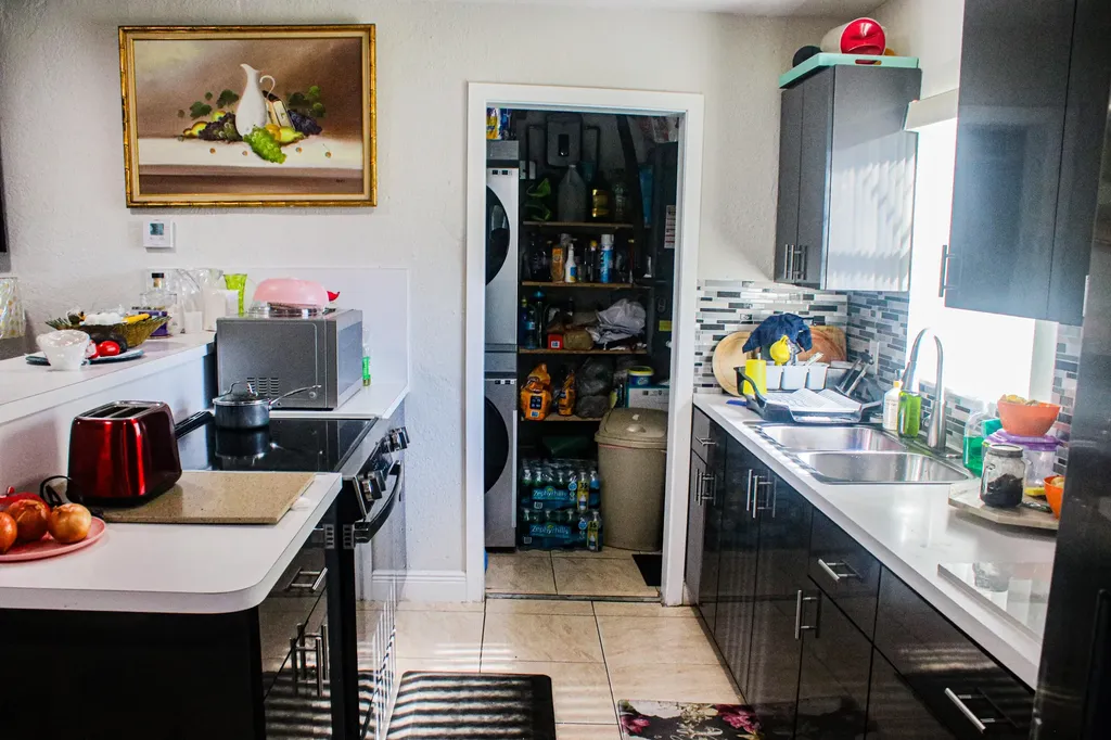2710 NW 24th Avenue Oakland Park FL 33311