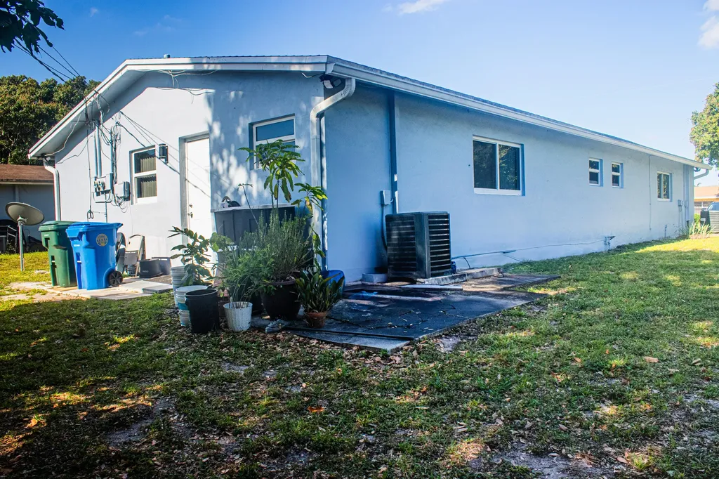 2710 NW 24th Avenue Oakland Park FL 33311