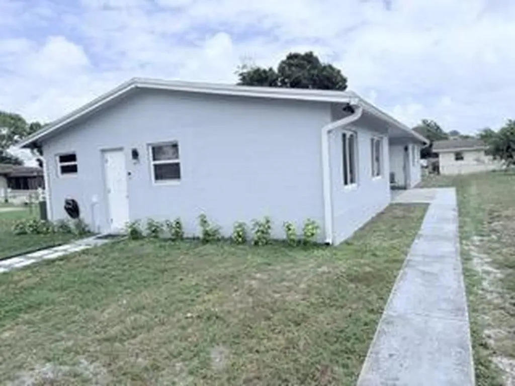 2710 NW 24th Avenue Oakland Park FL 33311