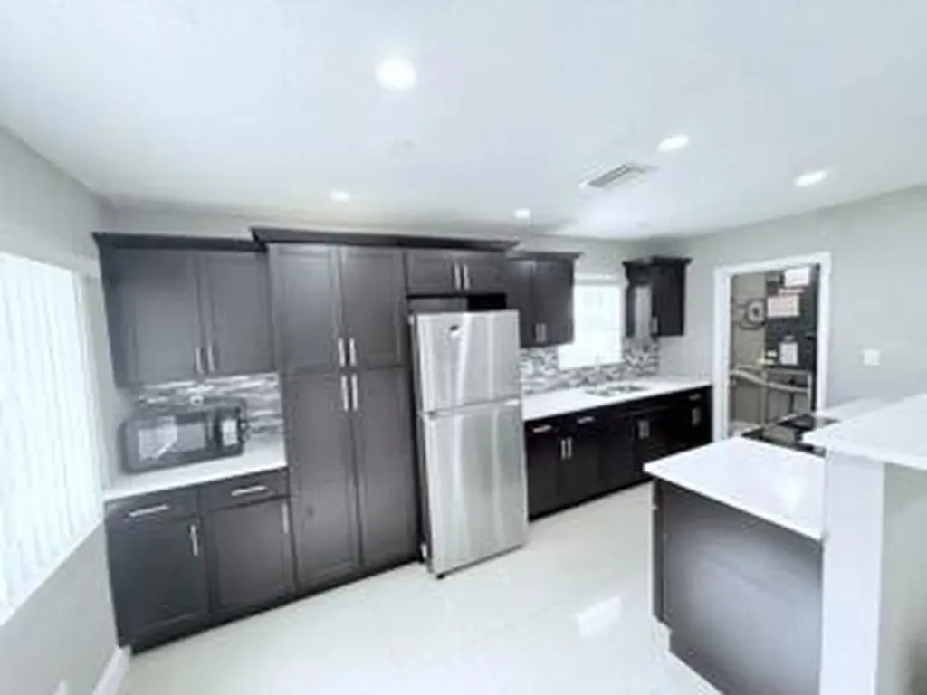 2710 NW 24th Avenue Oakland Park FL 33311