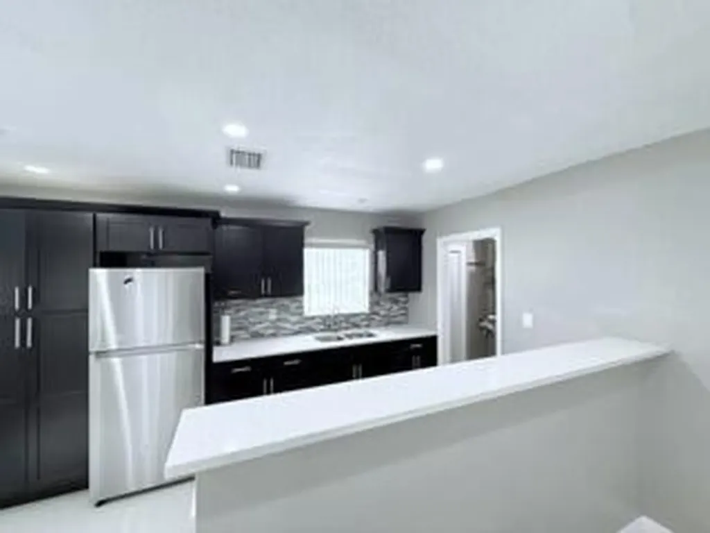 2710 NW 24th Avenue Oakland Park FL 33311