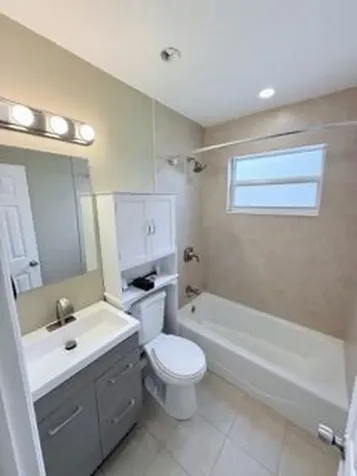 2710 NW 24th Avenue Oakland Park FL 33311