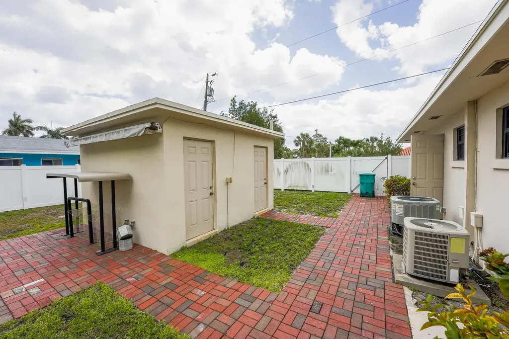 912 SE 4th Street Boynton Beach FL