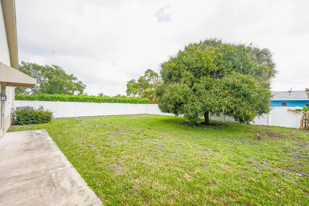 912 SE 4th Street Boynton Beach FL